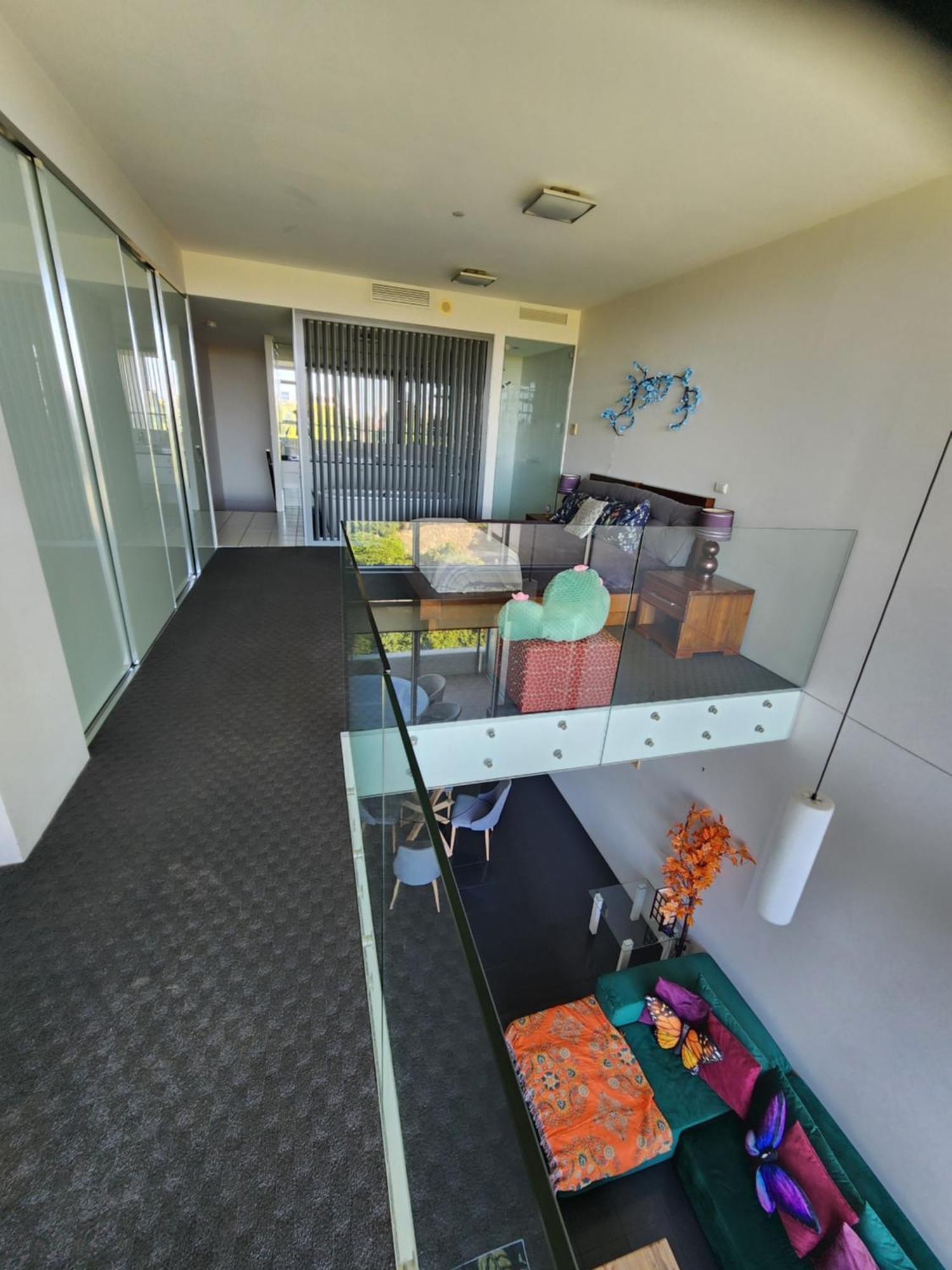 Spacious 1 Bedroom Mezzanine With Large Bath Views 2 Free Parking Spots * Brisbane