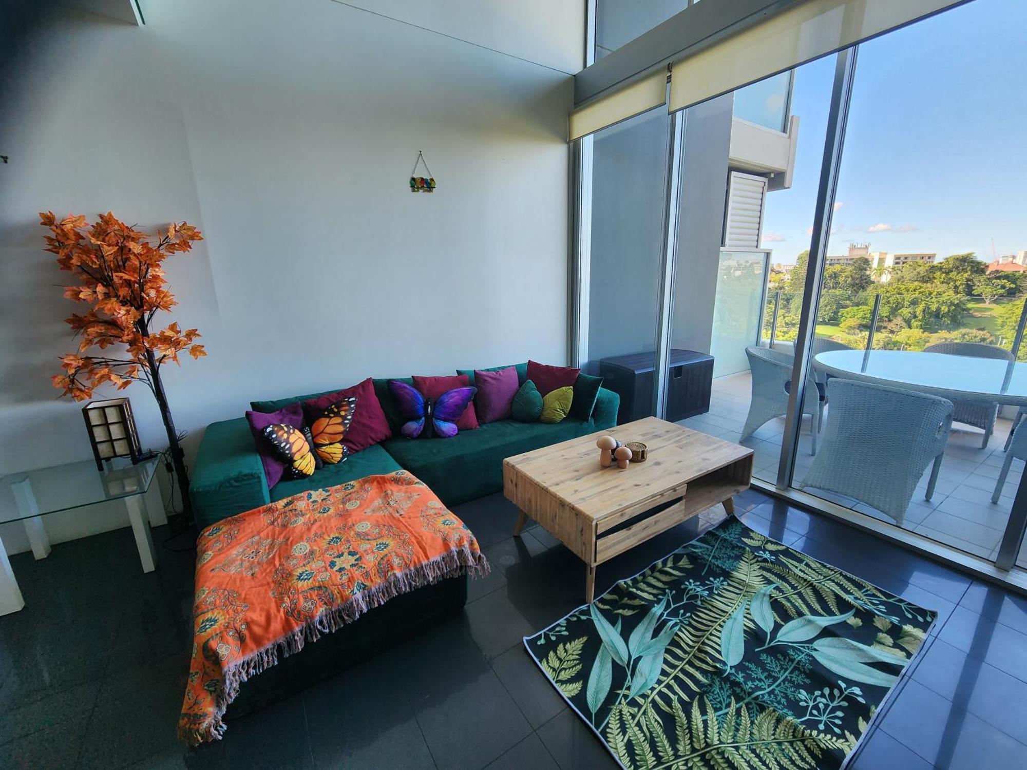 Apartment Spacious 1 Bedroom Mezzanine With Large Bath Views 2 Free Parking Spots *