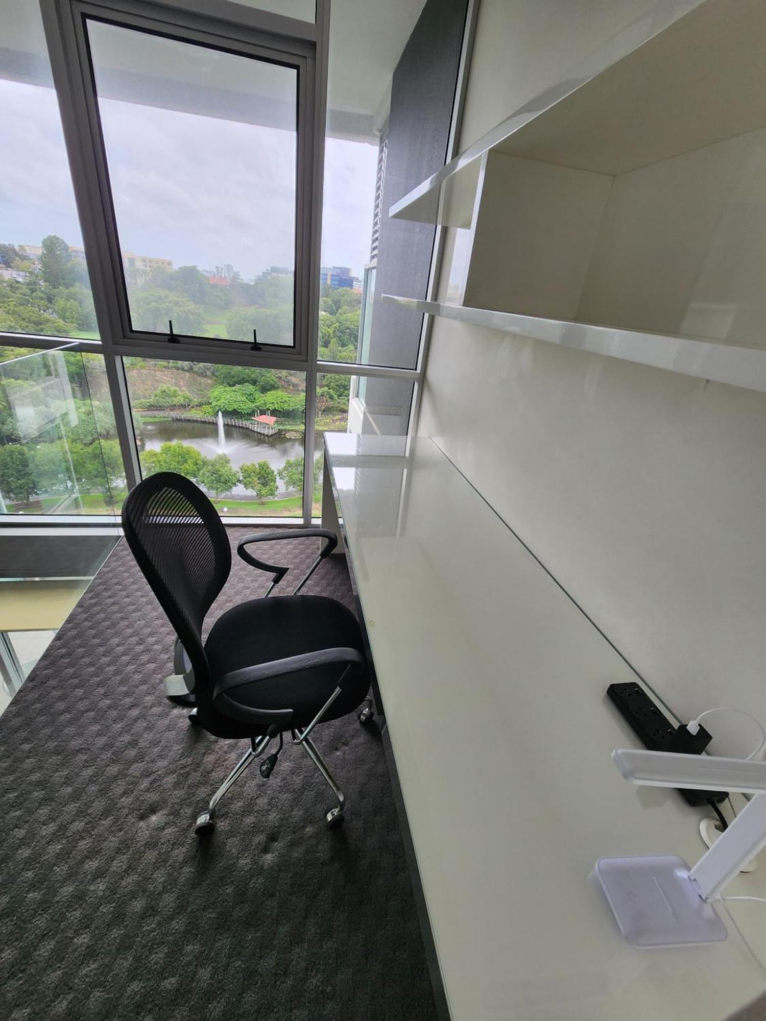 Spacious 1 Bedroom Mezzanine With Large Bath Views 2 Free Parking Spots Apartment