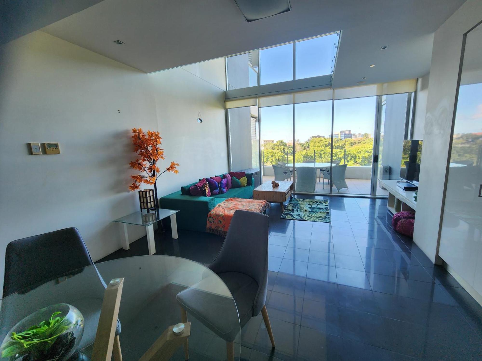 Spacious 1 Bedroom Mezzanine With Large Bath Views 2 Free Parking Spots * Brisbane